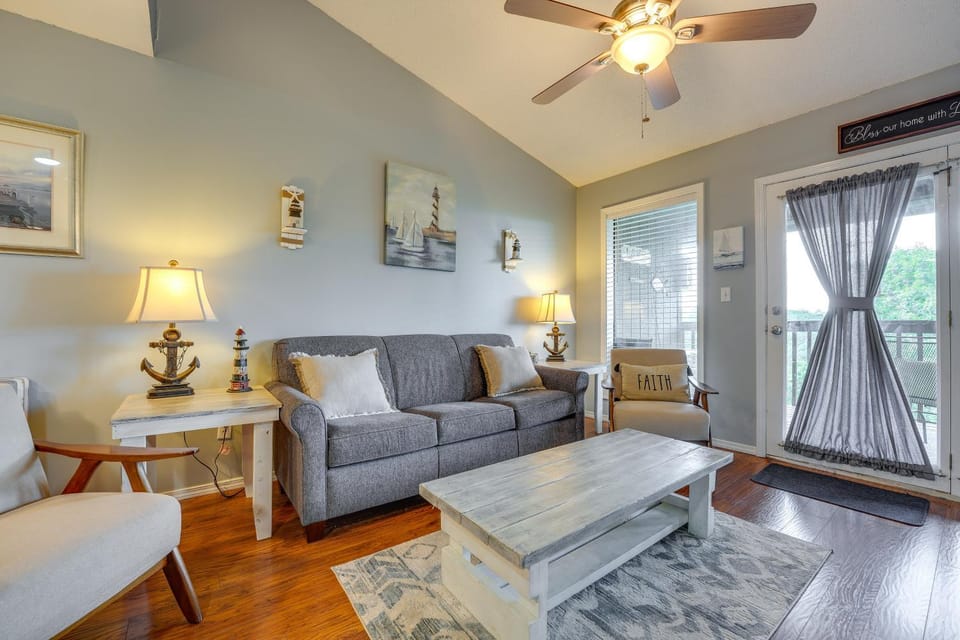 2 Mi to Silver Dollar! Updated Branson West Condo House in Table Rock Lake