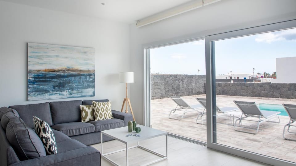 Solarium, Balcony/Terrace, Living room, Pool view, Swimming pool, heating, internet, sunbed, towels, air conditioner