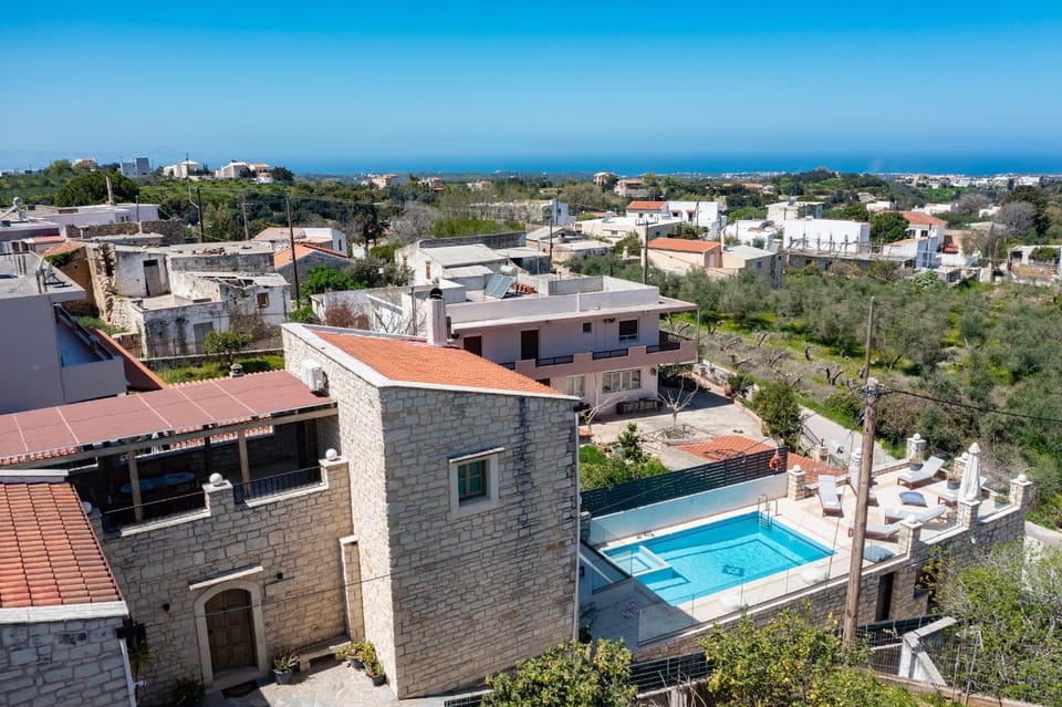 Property building, Day, Neighbourhood, Natural landscape, Bird's eye view, City view, Pool view, Street view, Swimming pool, Location, sunbed