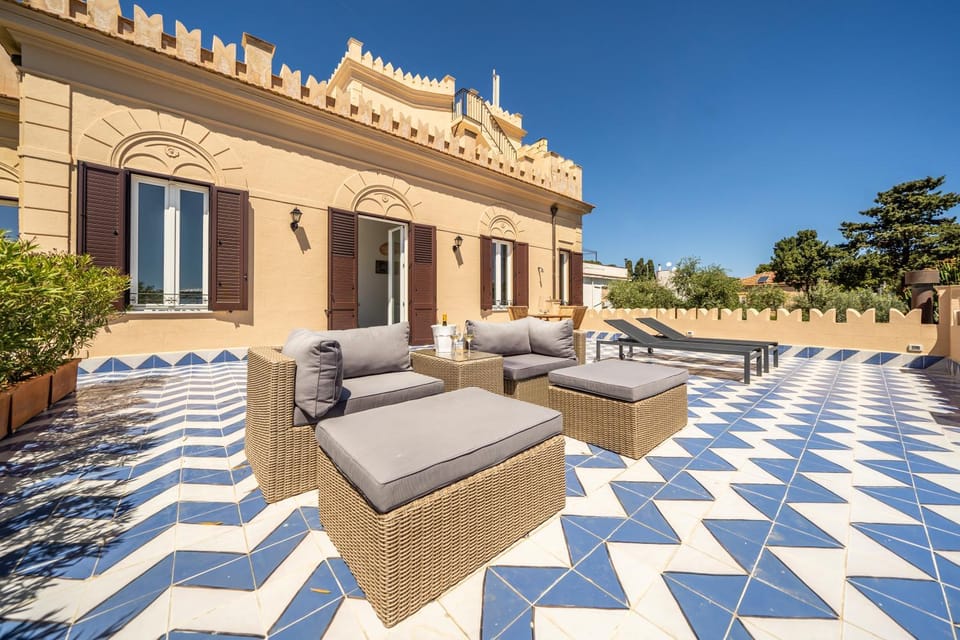 Property building, Balcony/Terrace