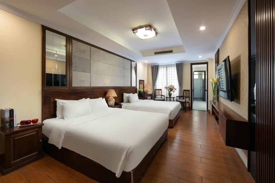 TV and multimedia, Coffee/tea facilities, View (from property/room), Seating area, Bedroom