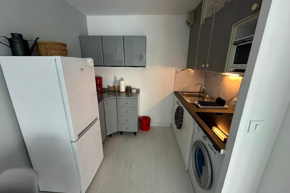 Spacieux Deux pièces en front de mer pour 4 personnes Réf Plage 12 Apartment in Saint-Raphael