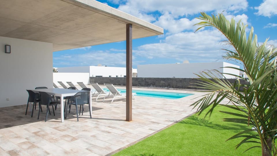 Natural landscape, BBQ facilities, Garden, Garden, Table tennis, View (from property/room), Balcony/Terrace, Balcony/Terrace, Pool view, Swimming pool, internet, sunbed