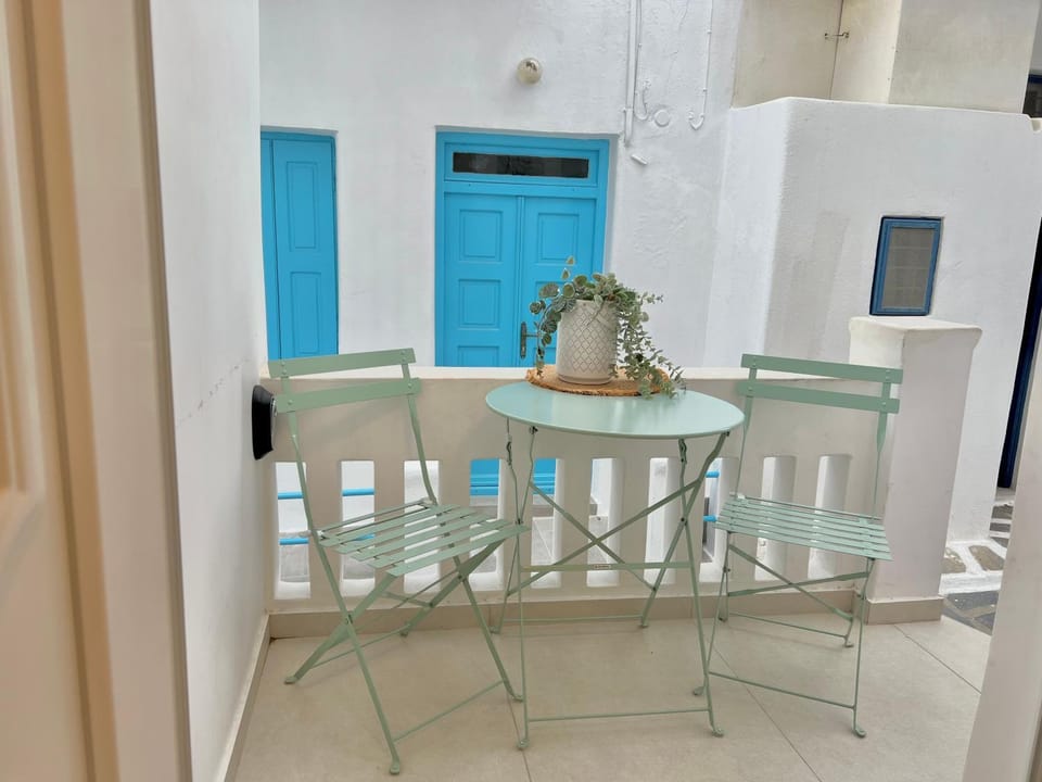 Balcony/Terrace, hair dresser