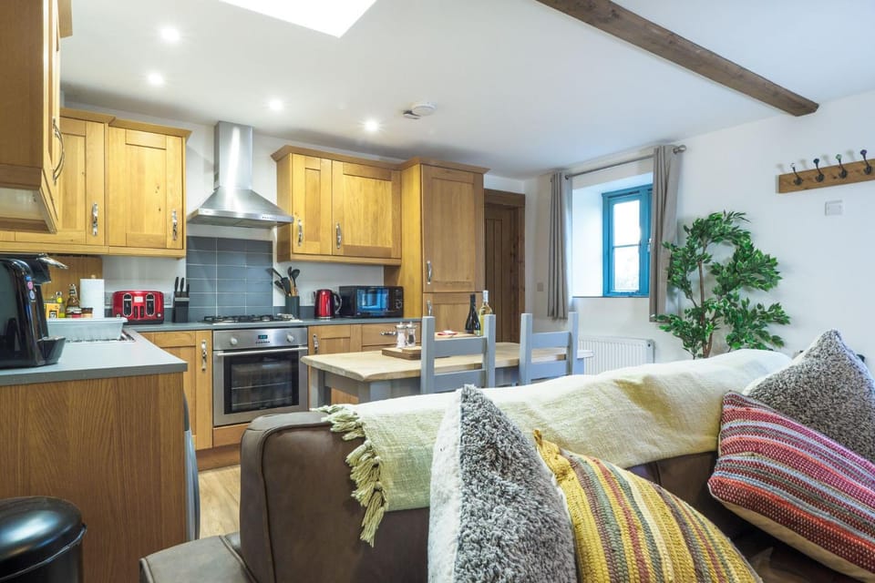 Property building, Kitchen or kitchenette, Dining area