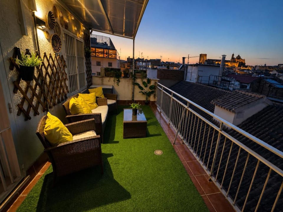 Ático espectacular en pleno centro, parking Gratuito y terraza privada Apartment in Granada