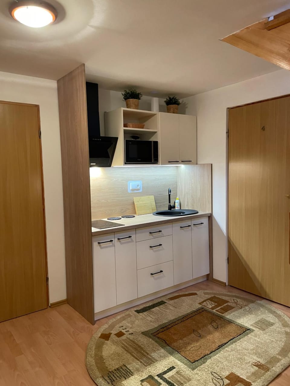 Kitchen or kitchenette, Communal kitchen