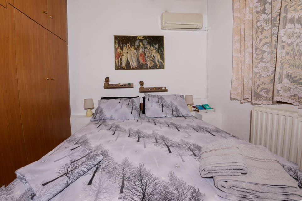 Bed, Bedroom, air conditioner