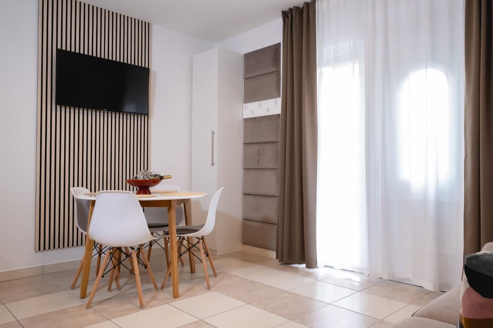 TV and multimedia, Living room, Dining area