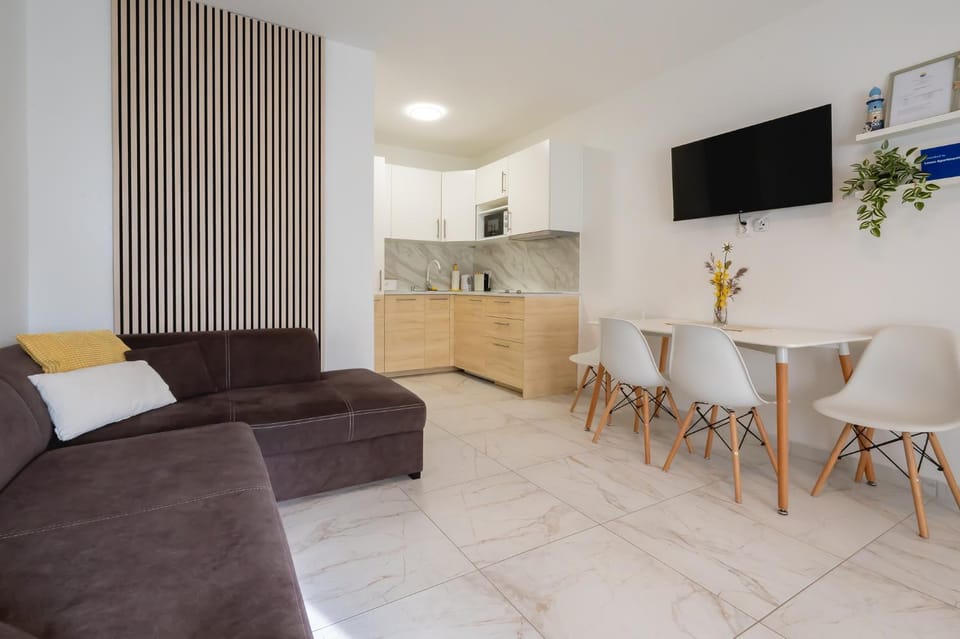 Living room, Dining area, kitchen