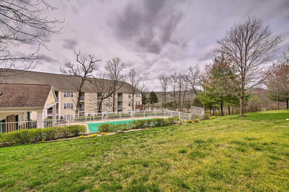 Cozy Holiday Getaway: Branson Condo 3 Mi to Dtwn! House in Branson