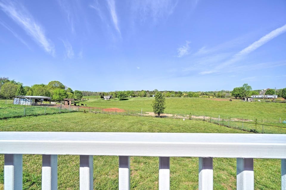 Landscape Views: Sweetwater Country Cottage! House in Tennessee