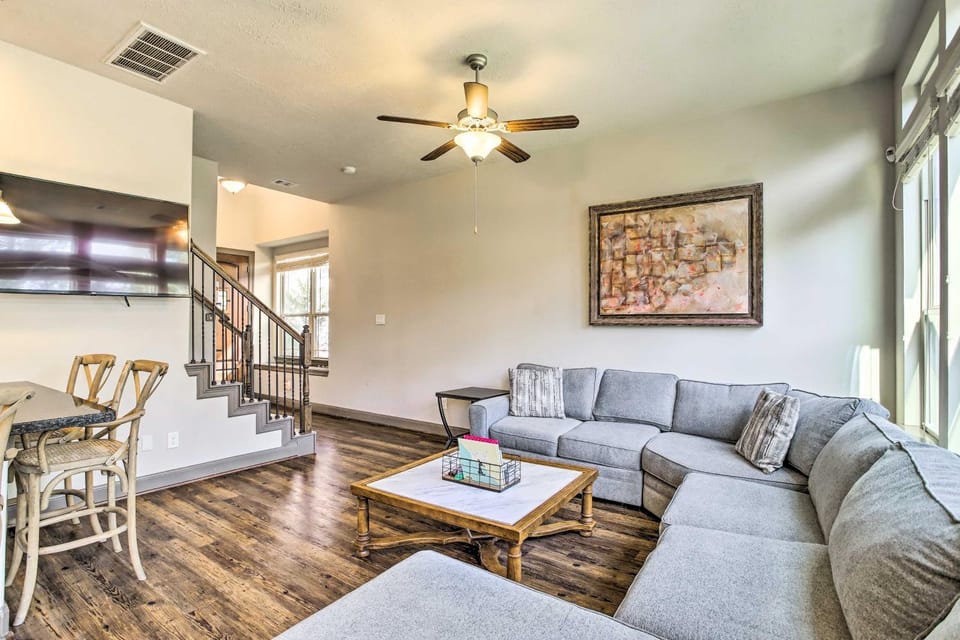 Family-Friendly Spring Townhouse w/ Backyard! House in The Woodlands