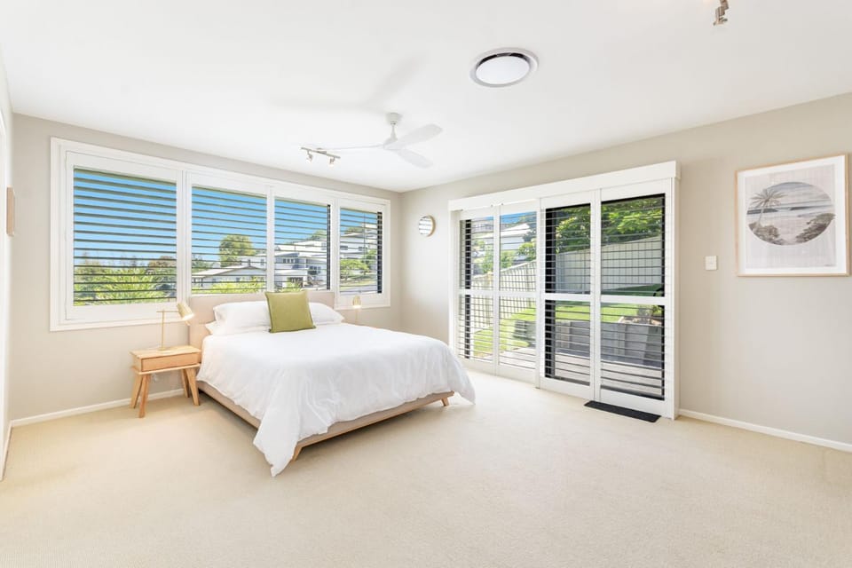Cowrie House - Spacious Family Haven In The Heart of Yamba - Holiday Yamba House in Yamba