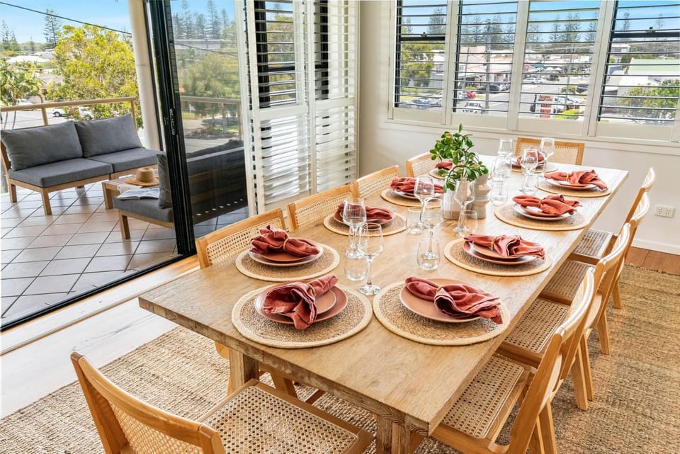 Cowrie House - Spacious Family Haven In The Heart of Yamba - Holiday Yamba House in Yamba