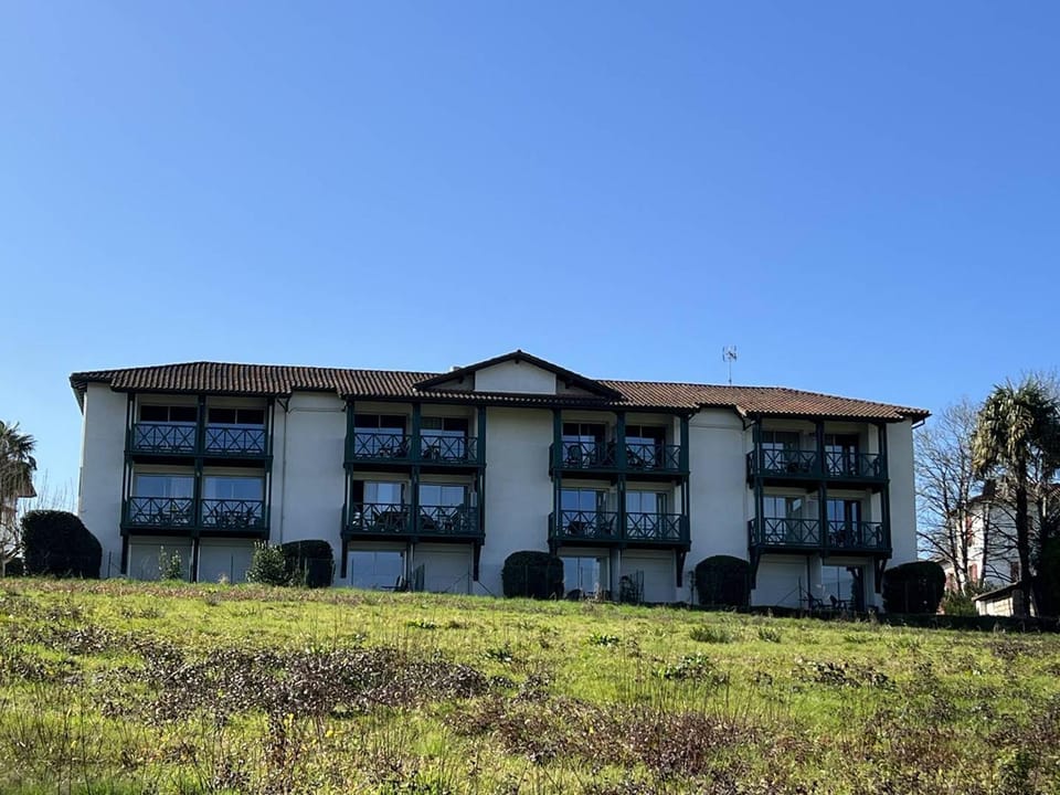Studio avec Terrasse et Parking, Animaux Admis, Proche Thermes Apartment in French Basque Country