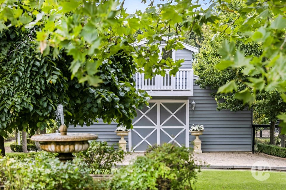 Farm Stay HARMONY Cottage at Wilindi Estate Villa in Melbourne