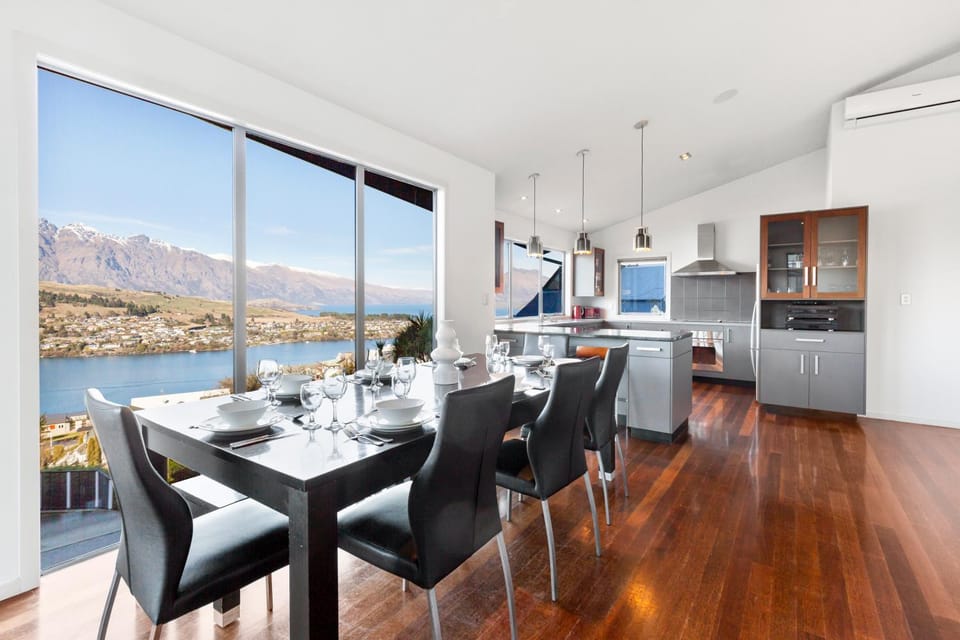 Paradise Peaks - Queenstown Holiday Home House in Queenstown