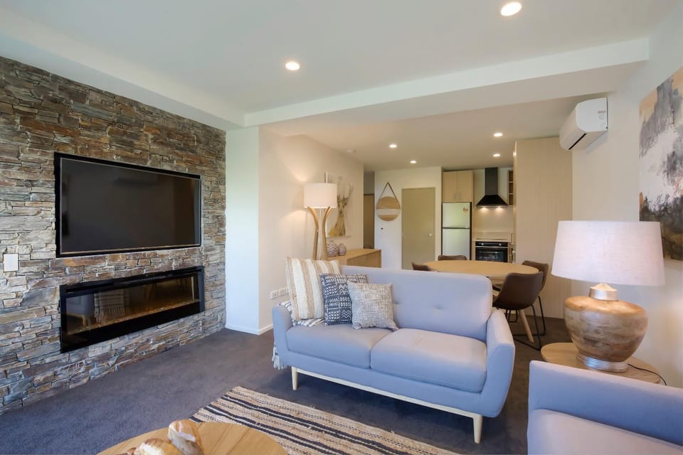 Lake View Villa - Queenstown Holiday Villa House in Queenstown