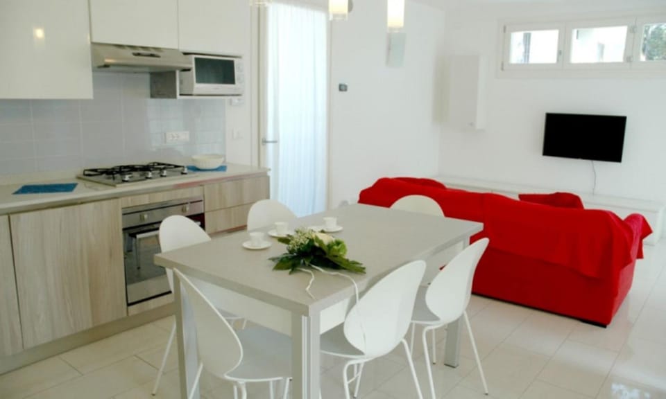 Dining area, kitchen