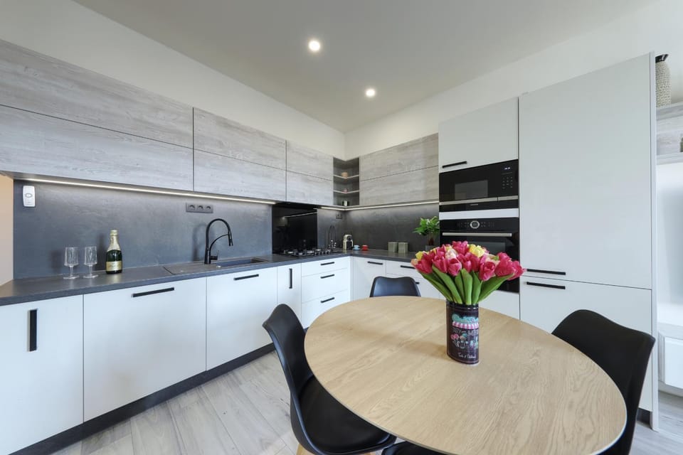 Coffee/tea facilities, Dinner, dishwasher, microwave, oven, stove, kitchen, kitchen