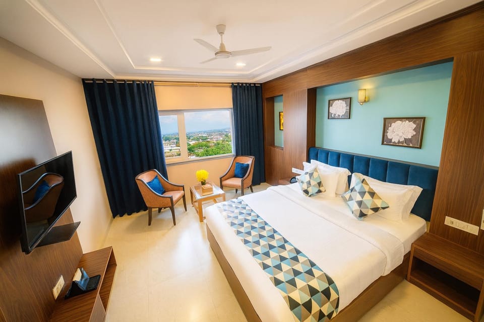 Bed, Natural landscape, TV and multimedia, Living room, Photo of the whole room, Bedroom