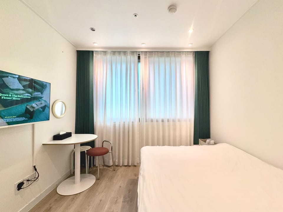 Bed, TV and multimedia