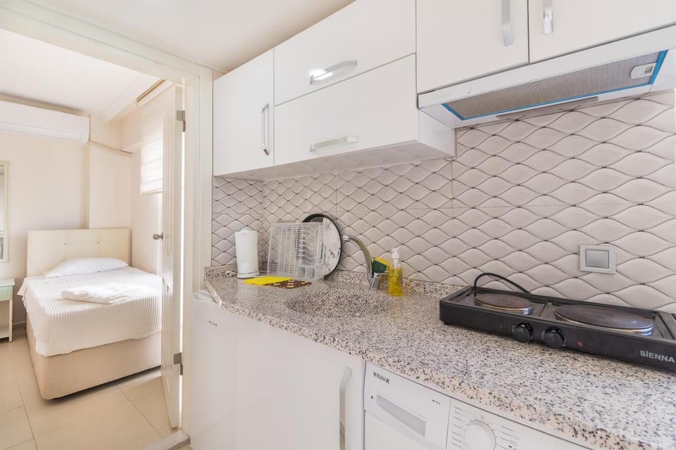Bed, Kitchen or kitchenette, Photo of the whole room, Bedroom, stove