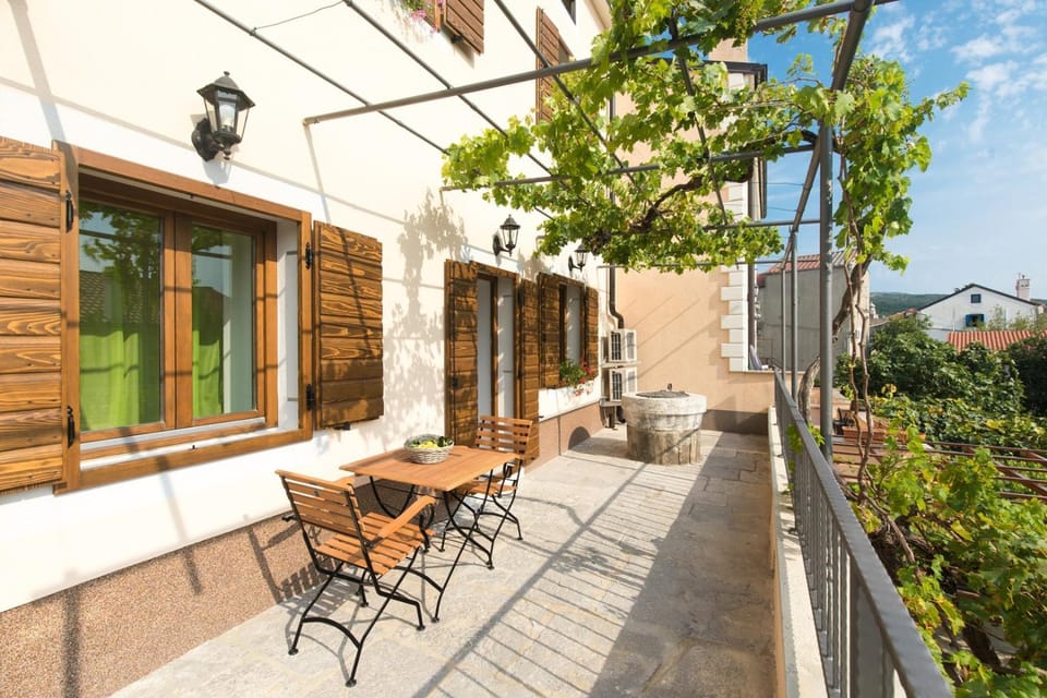 Balcony/Terrace, Garden view