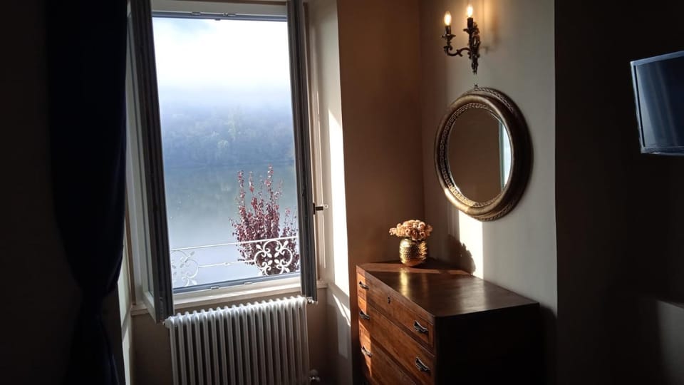 Le finestre sul lago Apartment in Umbria