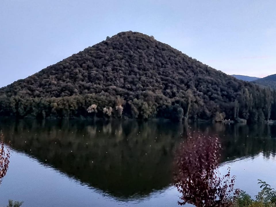Le finestre sul lago Apartment in Umbria