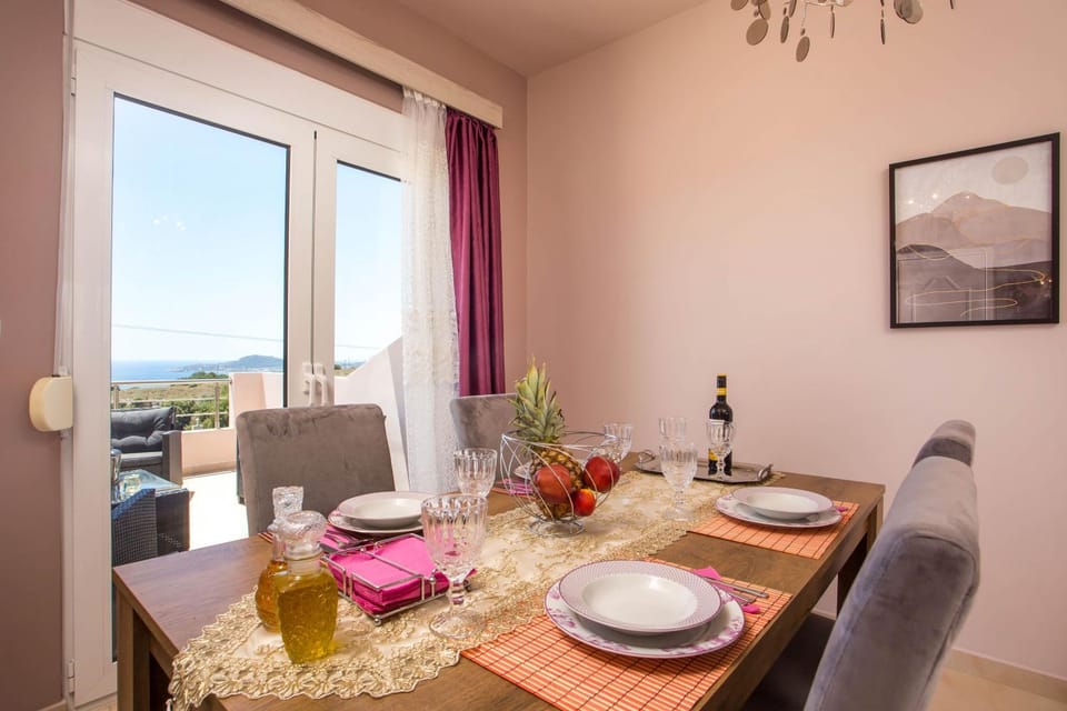 Living room, Seating area, Dining area, Food