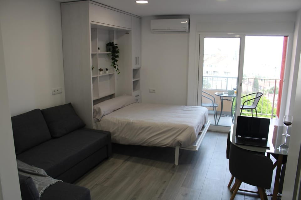 Photo of the whole room, Bedroom