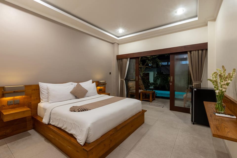 Bed, Living room, Photo of the whole room, Seating area, Bedroom, towels