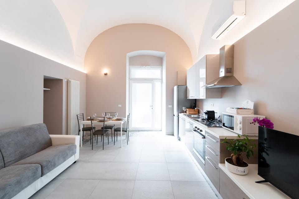 Kitchen or kitchenette, Living room, Seating area, Dining area