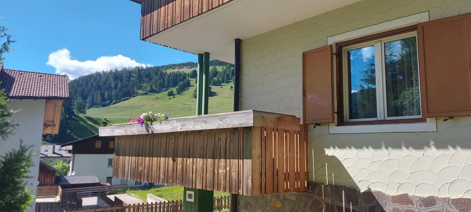 Property building, Natural landscape, Balcony/Terrace