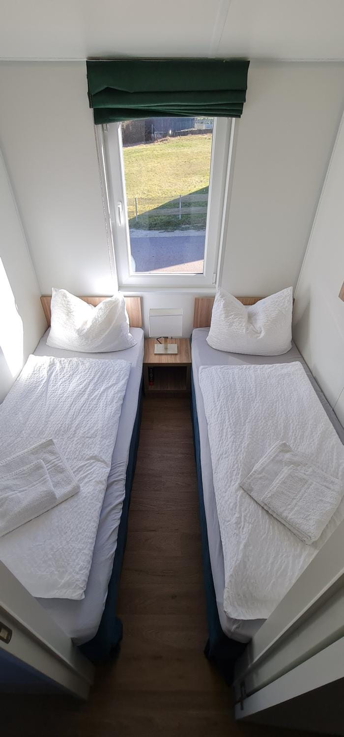 Bed, children