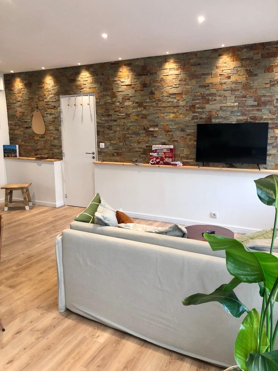 TV and multimedia, Lobby or reception