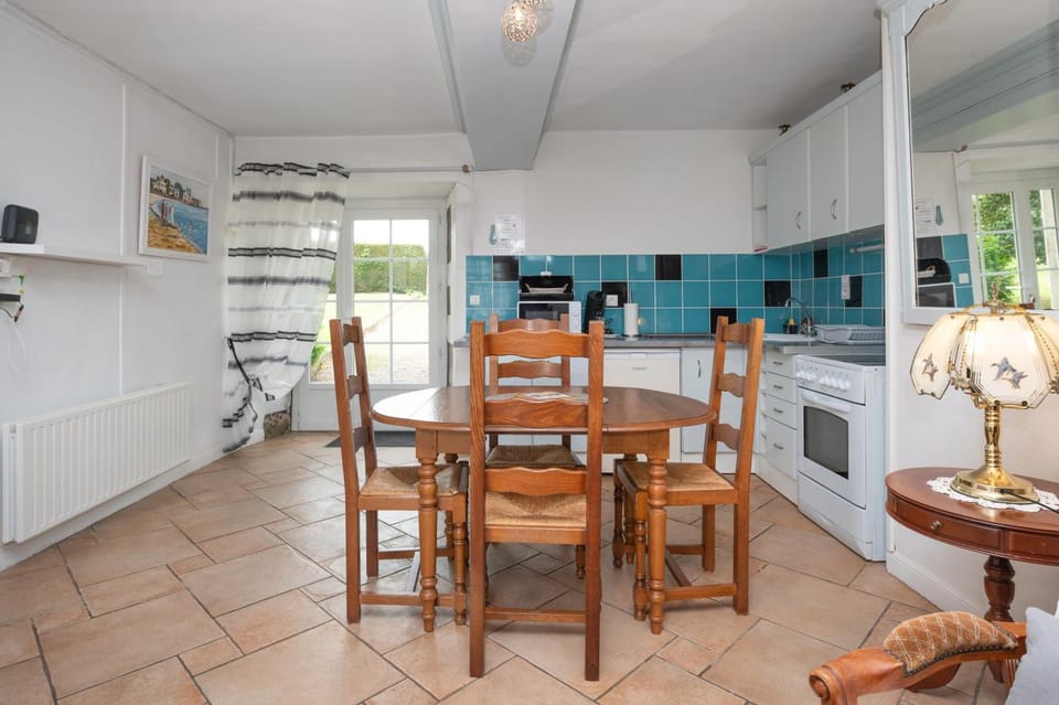 appartement dans manoir du xvii eme Apartment in Brittany