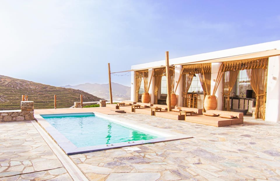Patio, Day, Natural landscape, Mountain view, Pool view, Swimming pool, Swimming pool, sunbed