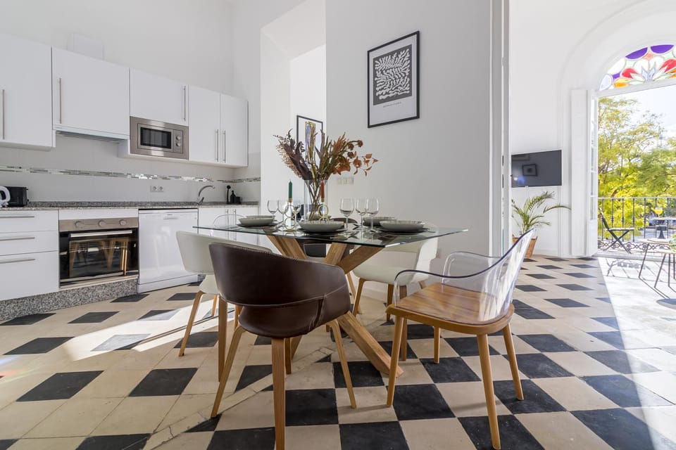Kitchen or kitchenette, Living room, Seating area, Dining area, dishwasher, minibar, pet friendly, stove