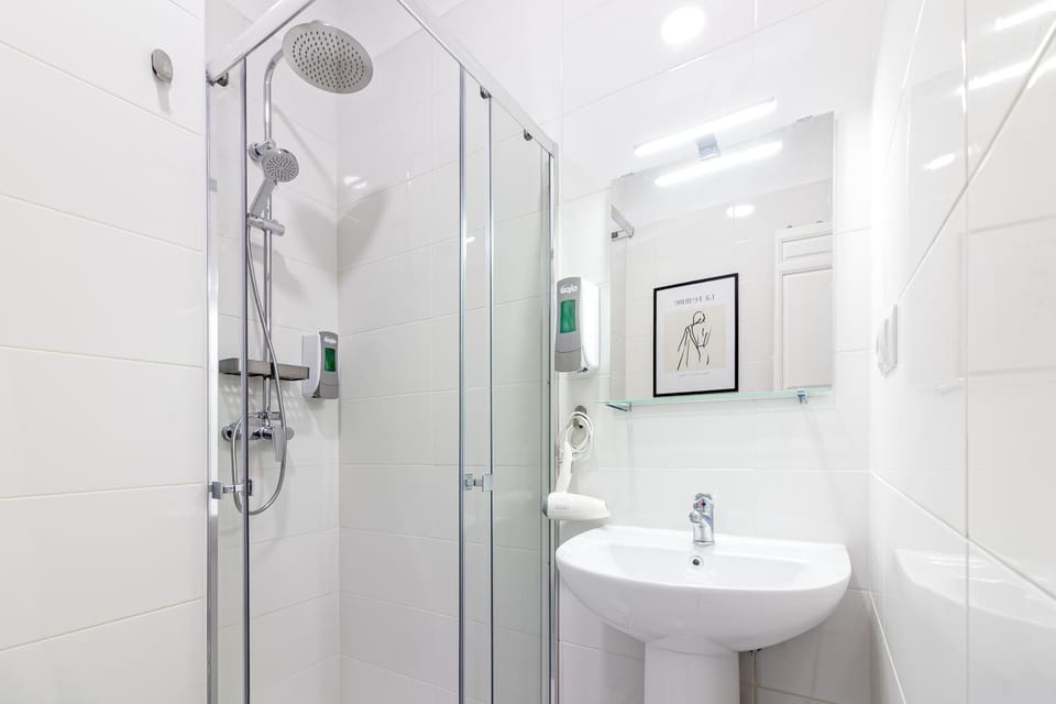 Shower, Bathroom, towels