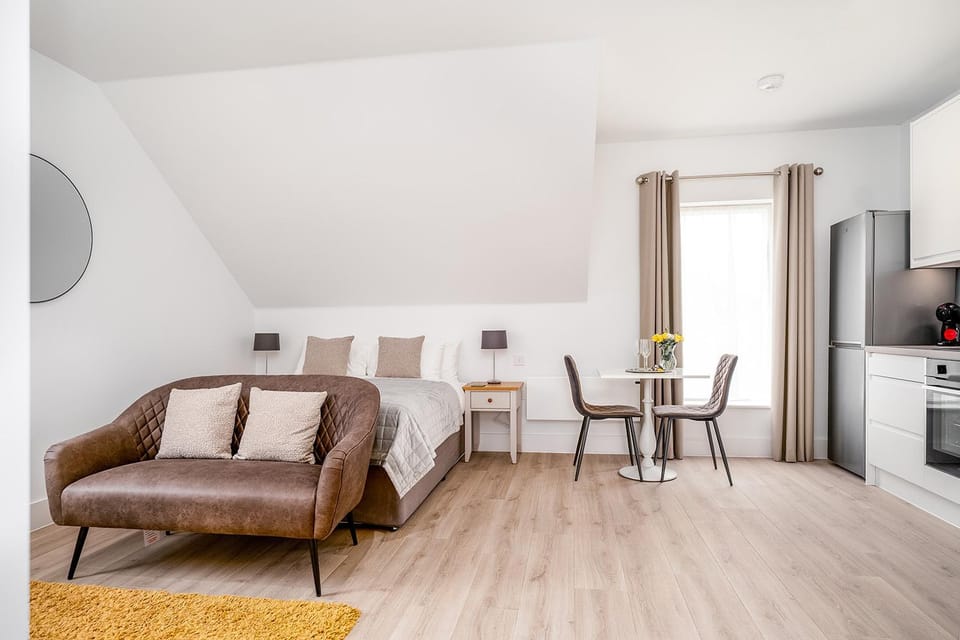 Bed, Seating area