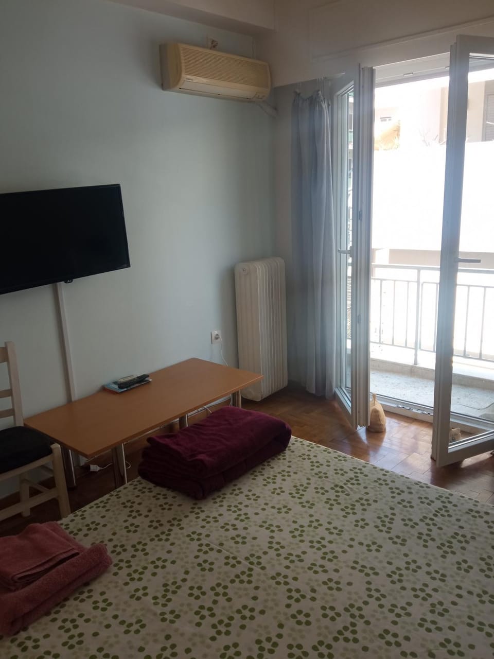 Bed, TV and multimedia