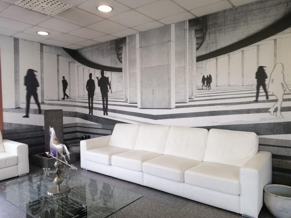 Communal lounge/ TV room, Lobby or reception