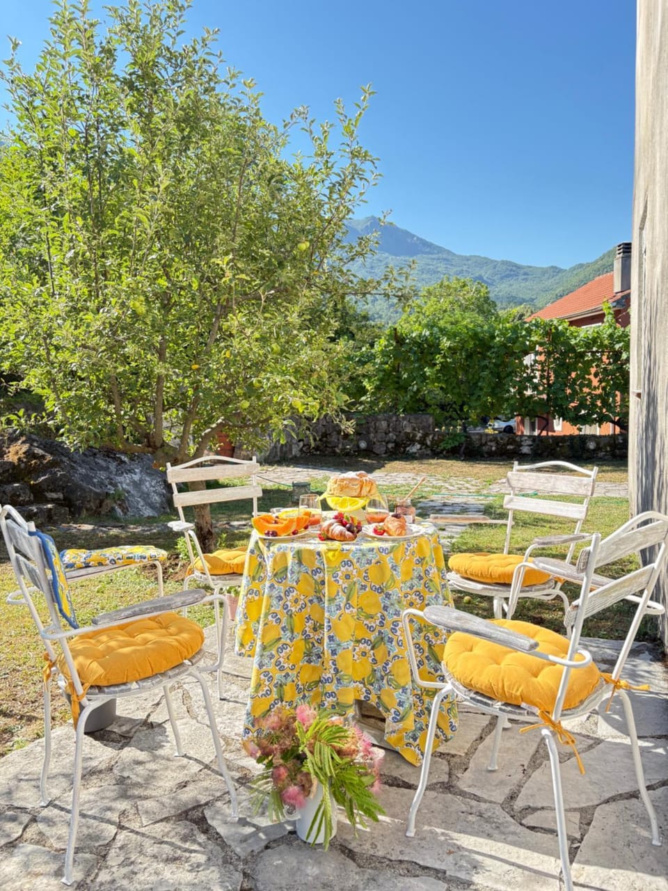 Garden, Garden view, Mountain view, sunbed