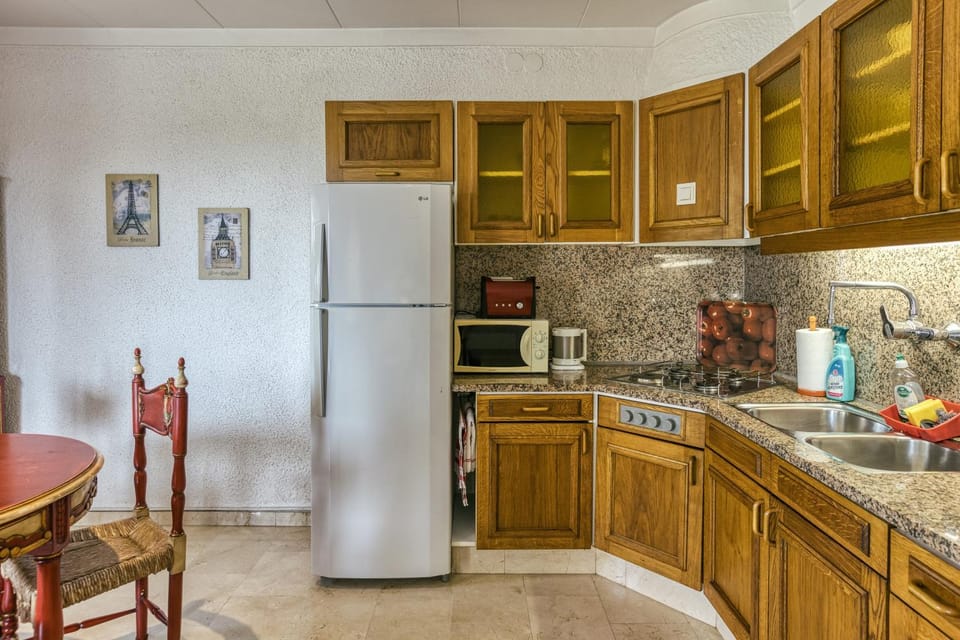 Kitchen or kitchenette, Living room