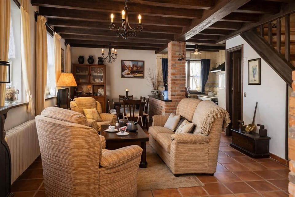 Communal lounge/ TV room, Kitchen or kitchenette, Living room, Dining area, Bath