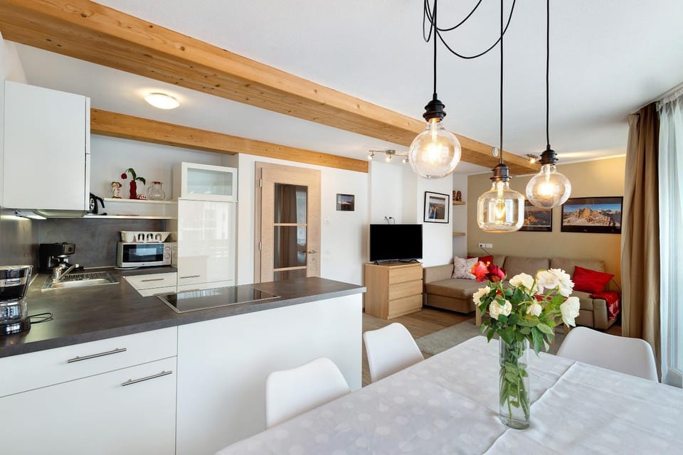 Property building, Kitchen or kitchenette, Living room