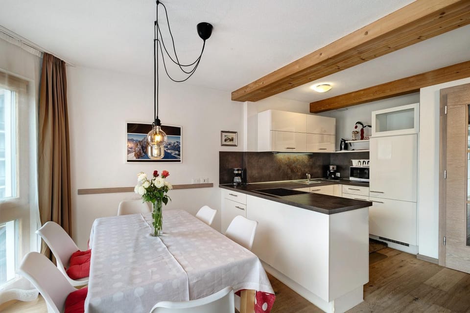 Property building, Kitchen or kitchenette, Living room
